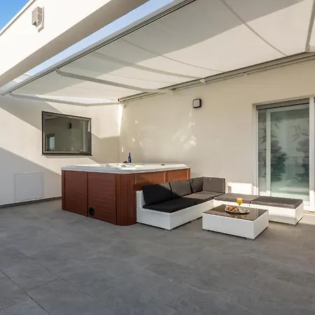 Cozy In Strozanac With Wifi * Podstrana