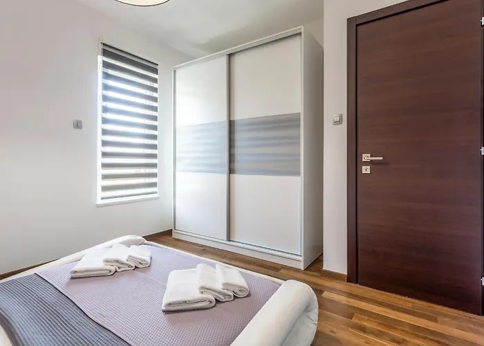 Apartment Cozy In Strozanac With Wifi Podstrana