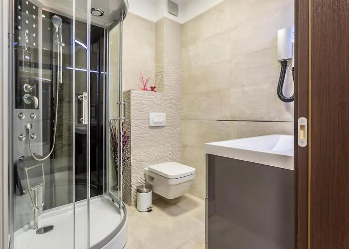 Apartment Cozy In Strozanac With Wifi Podstrana