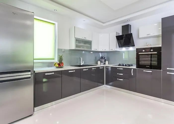 Apartment Cozy In Strozanac With Wifi *