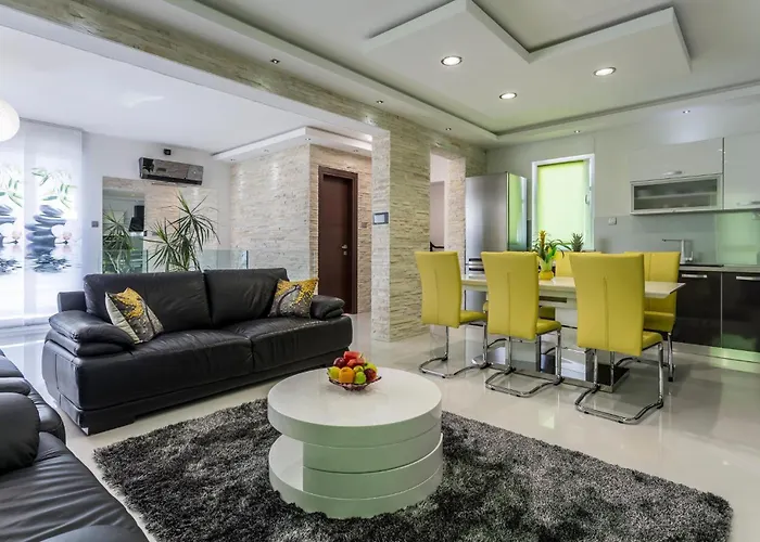 Cozy In Strozanac With Wifi Apartment *