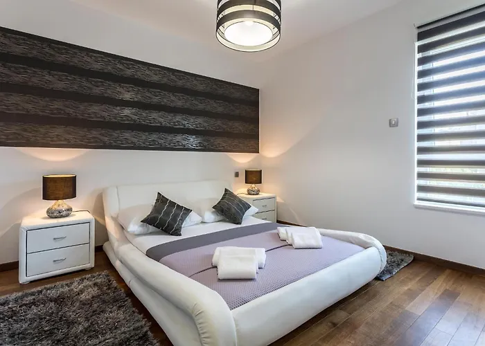 Apartment Cozy In Strozanac With Wifi *