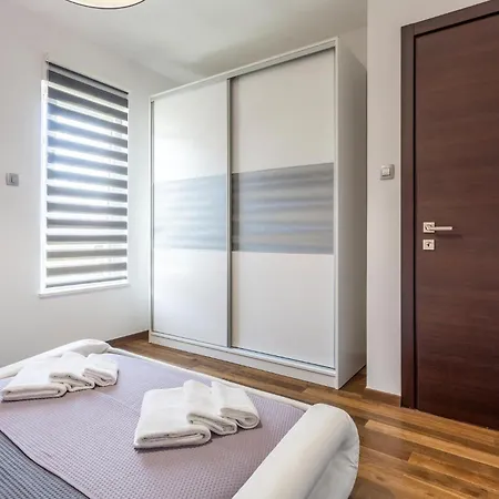Appartamento 3 Bedroom Amazing In Strozanac Podstrana