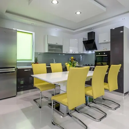 3 Bedroom Amazing In Strozanac
