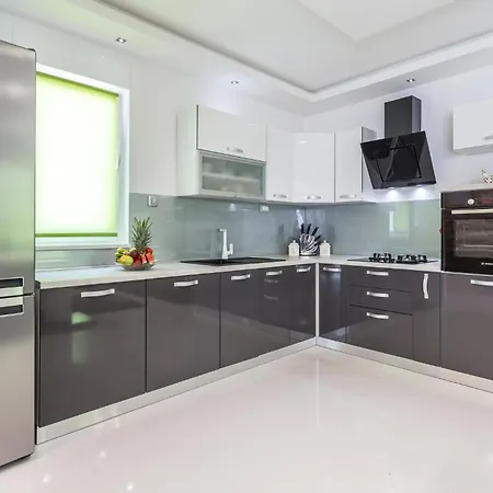 Apartman Gorgeous In Strozanac With Kitchen *