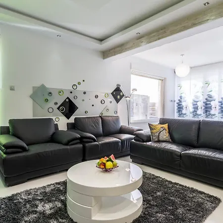 3 Bedroom Amazing In Strozanac *