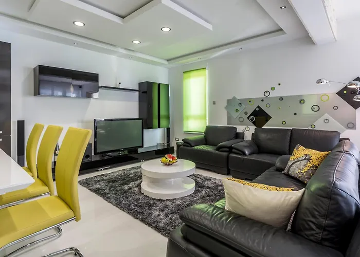 Cozy In Strozanac With Wifi بودْسْتغانا